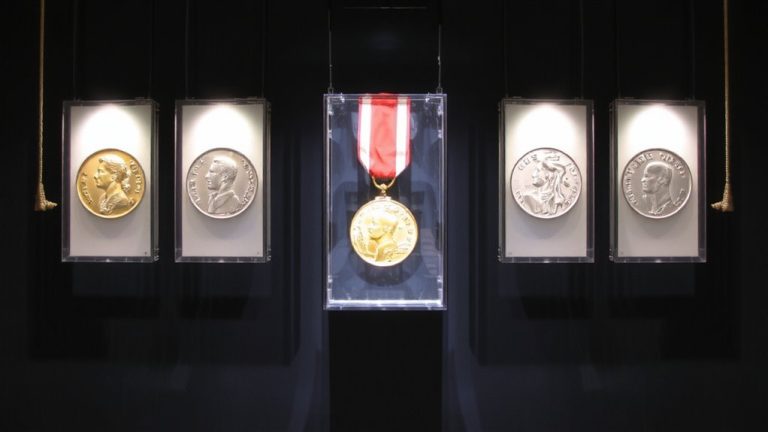 medal display methods