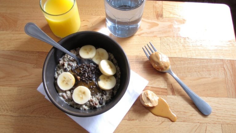 oatmeal with banana and peanut butter