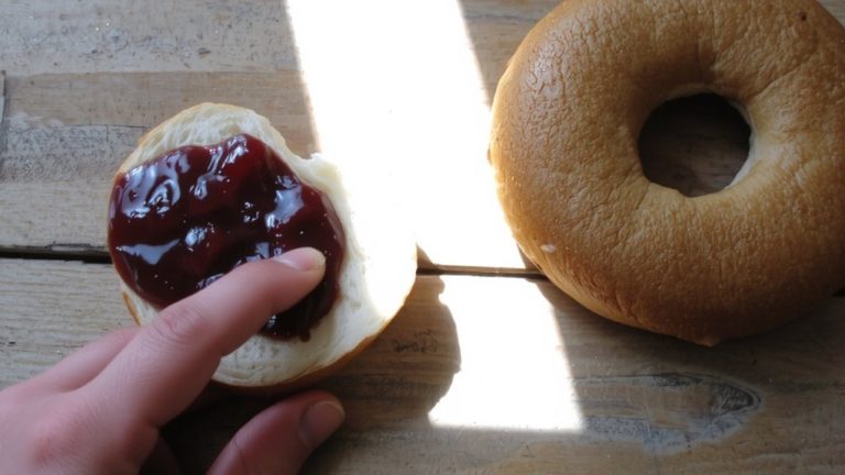 plain bagel with jelly